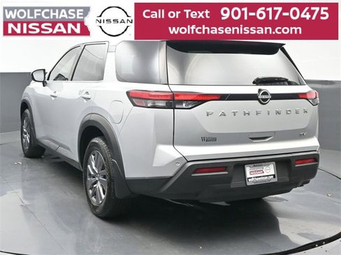Used 2024 Nissan Pathfinder SV image 4