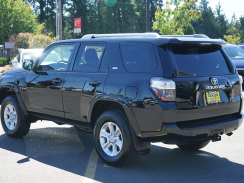 Used 2014 Toyota 4Runner SR5 AWD/4WD image 10