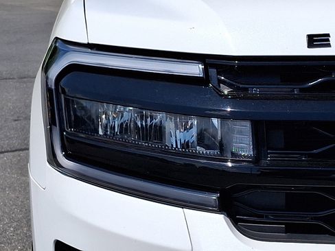 Used 2022 Ford Expedition Limited AWD/4WD image 9