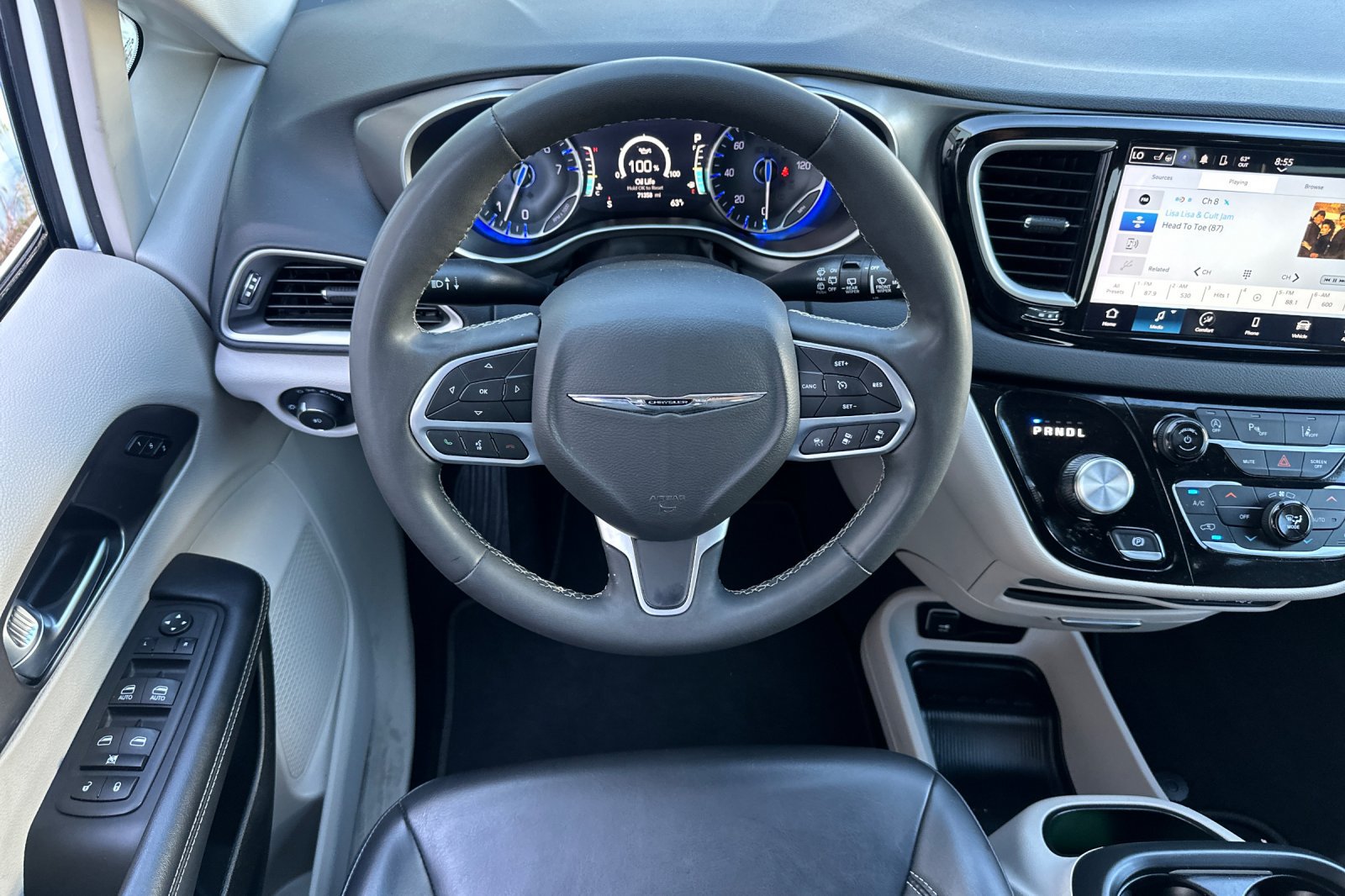 Used 2023 Chrysler Pacifica Touring-L FWD image 14