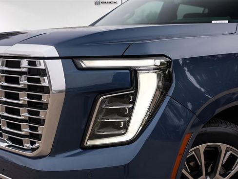 Used 2025 GMC Yukon XL Denali w/ Denali Reserve Package image 3