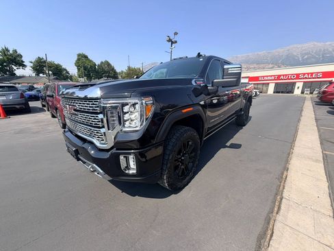 Used 2022 GMC Sierra 2500 Denali w/ Denali Black Diamond Edition AWD/4WD image 8