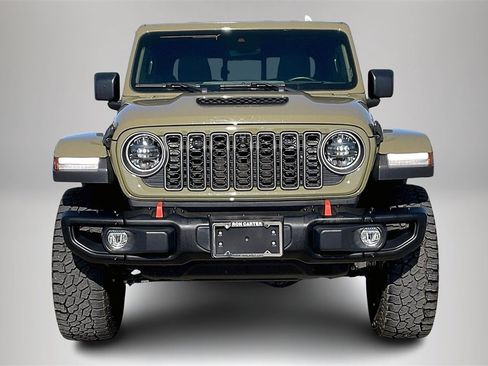 Used 2025 Jeep Gladiator Mojave image 3