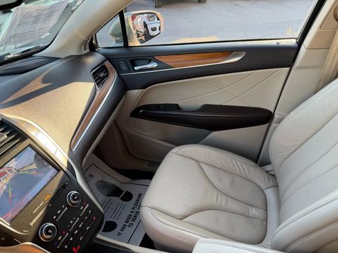 Used 2018 Lincoln MKC Select w/ Select Plus Package image 11