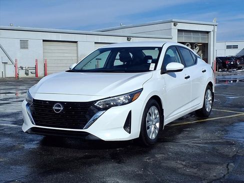 Used 2025 Nissan Sentra S image 2