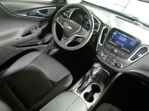 Used 2022 Chevrolet Malibu LT FWD image 9