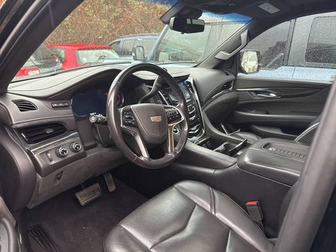 Used 2018 Cadillac Escalade Platinum AWD/4WD image 4