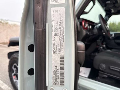 Used 2023 Jeep Wrangler Rubicon AWD/4WD image 23