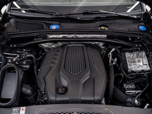 Certified 2025 Porsche Macan image 29