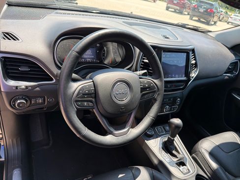 Used 2019 Jeep Cherokee Limited w/ Luxury Group AWD/4WD image 15