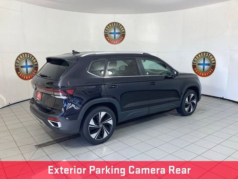 Used 2025 Volkswagen Taos SE AWD/4WD image 16