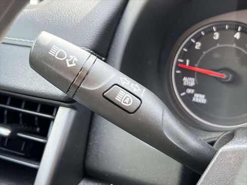 Used 2022 GMC Terrain SLE w/ Driver Convenience Package image 21