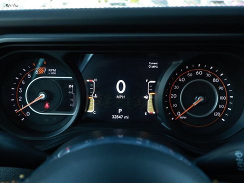 Used 2025 Jeep Wrangler Unlimited Sahara AWD/4WD image 12