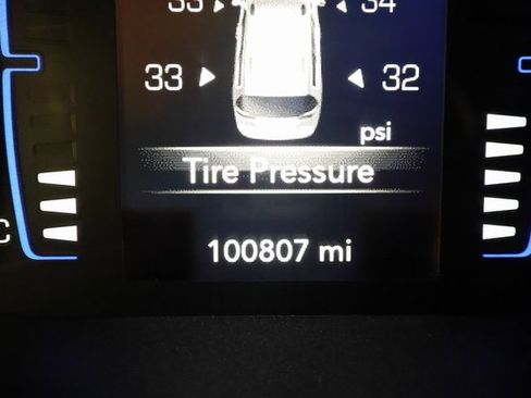 Used 2022 Chrysler Voyager LX image 15