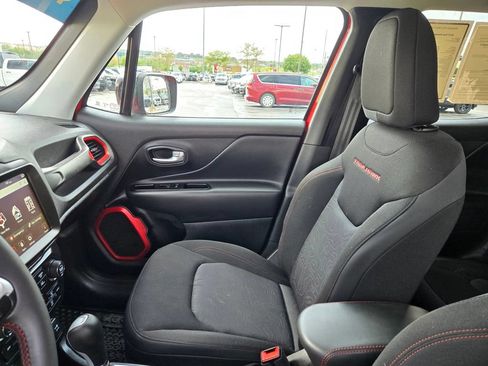Used 2023 Jeep Renegade Trailhawk AWD/4WD image 25
