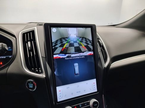 Used 2023 Ford Edge ST image 4