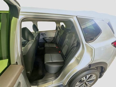 Used 2023 Nissan Rogue SV FWD image 27