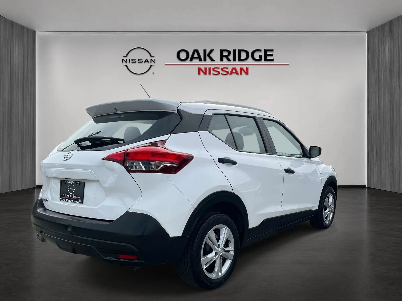 Used 2019 Nissan Kicks S FWD image 3