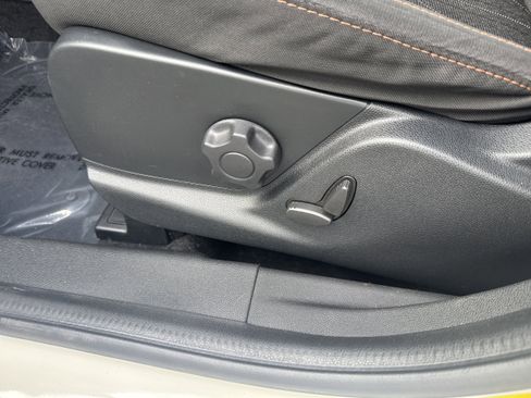 Used 2021 Ford EcoSport SE w/ SE Convenience Package image 4