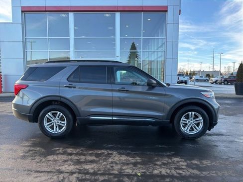 Used 2022 Ford Explorer XLT image 8
