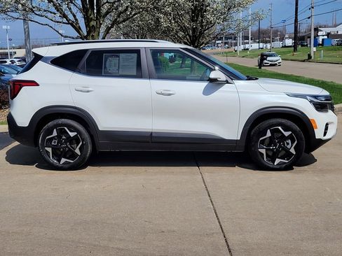 Used 2024 Kia Seltos EX AWD/4WD image 2