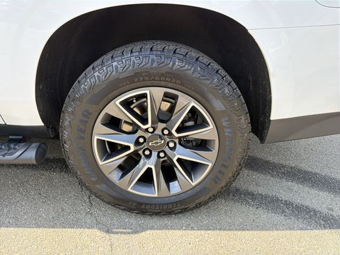 Used 2023 Chevrolet Suburban Z71 w/ Luxury Package AWD/4WD image 20