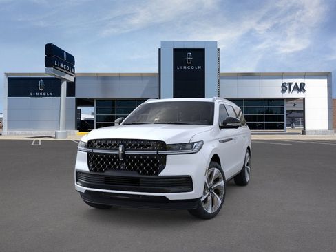 New 2026 Lincoln Navigator Black Label AWD/4WD image 2