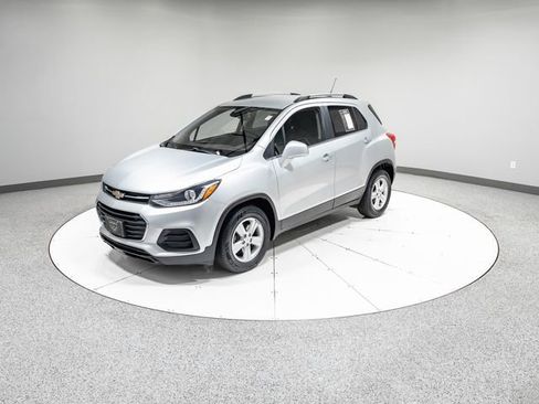 Used 2019 Chevrolet Trax LT w/ LT Convenience Package FWD image 33