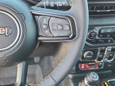 Used 2024 Jeep Wrangler Unlimited AWD/4WD image 17