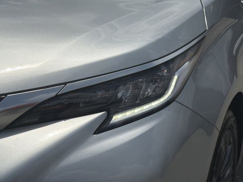 Certified 2023 Toyota Sienna XSE FWD image 36