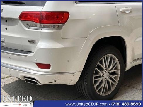 Certified 2017 Jeep Grand Cherokee Summit w/ Platinum Series Group image 9