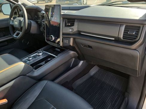 Used 2023 Ford Expedition Platinum image 31