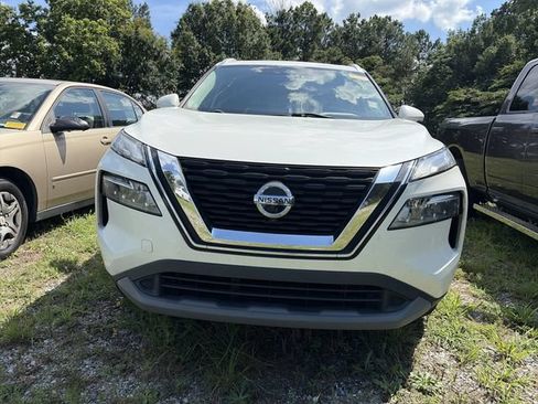Used 2021 Nissan Rogue SV w/ Premium Package FWD image 2
