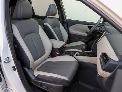 Used 2025 Subaru Forester Limited image 22