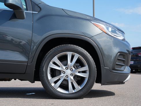 Used 2019 Chevrolet Trax LT w/ LT Convenience Package FWD image 11