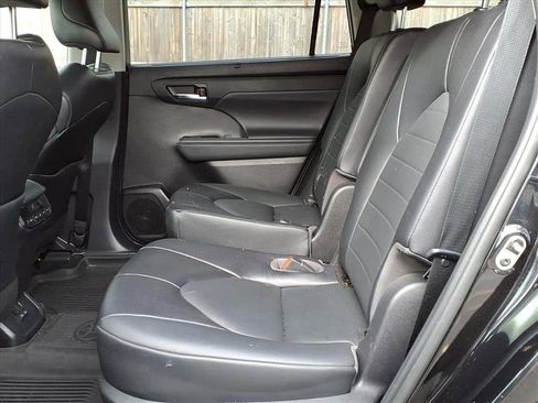 Used 2022 Toyota Highlander XLE image 30