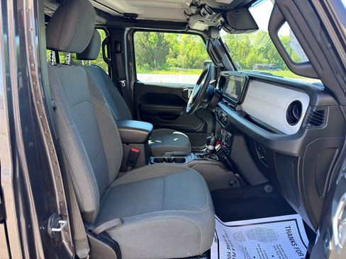 Used 2024 Jeep Wrangler Unlimited AWD/4WD image 33