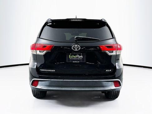 Used 2019 Toyota Highlander XLE image 7