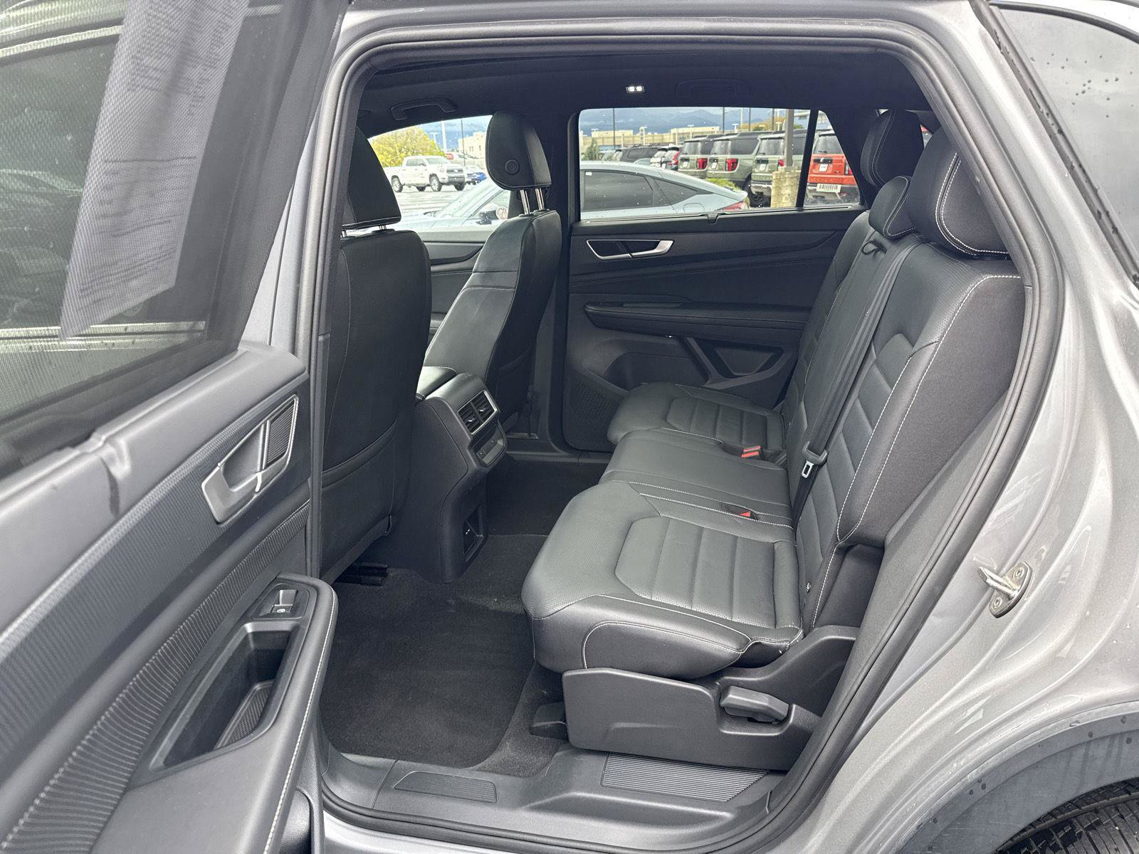 Used 2025 Volkswagen Atlas Cross Sport SEL AWD/4WD image 17
