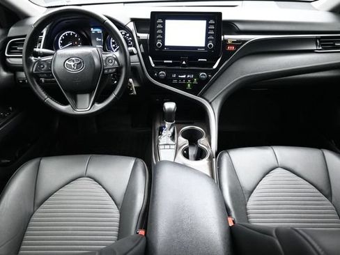Used 2022 Toyota Camry SE FWD image 11