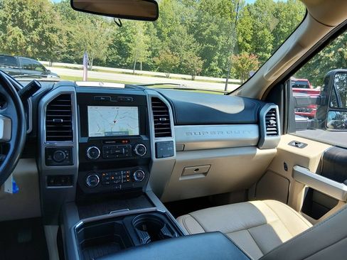Used 2021 Ford F250 Lariat w/ FX4 Off-Road Package AWD/4WD image 12