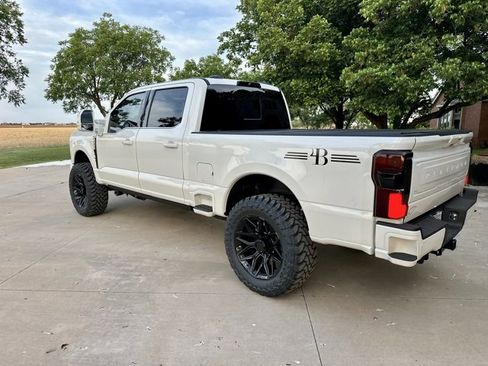 Used 2025 Ford F250 Platinum w/ Platinum Plus Package image 4
