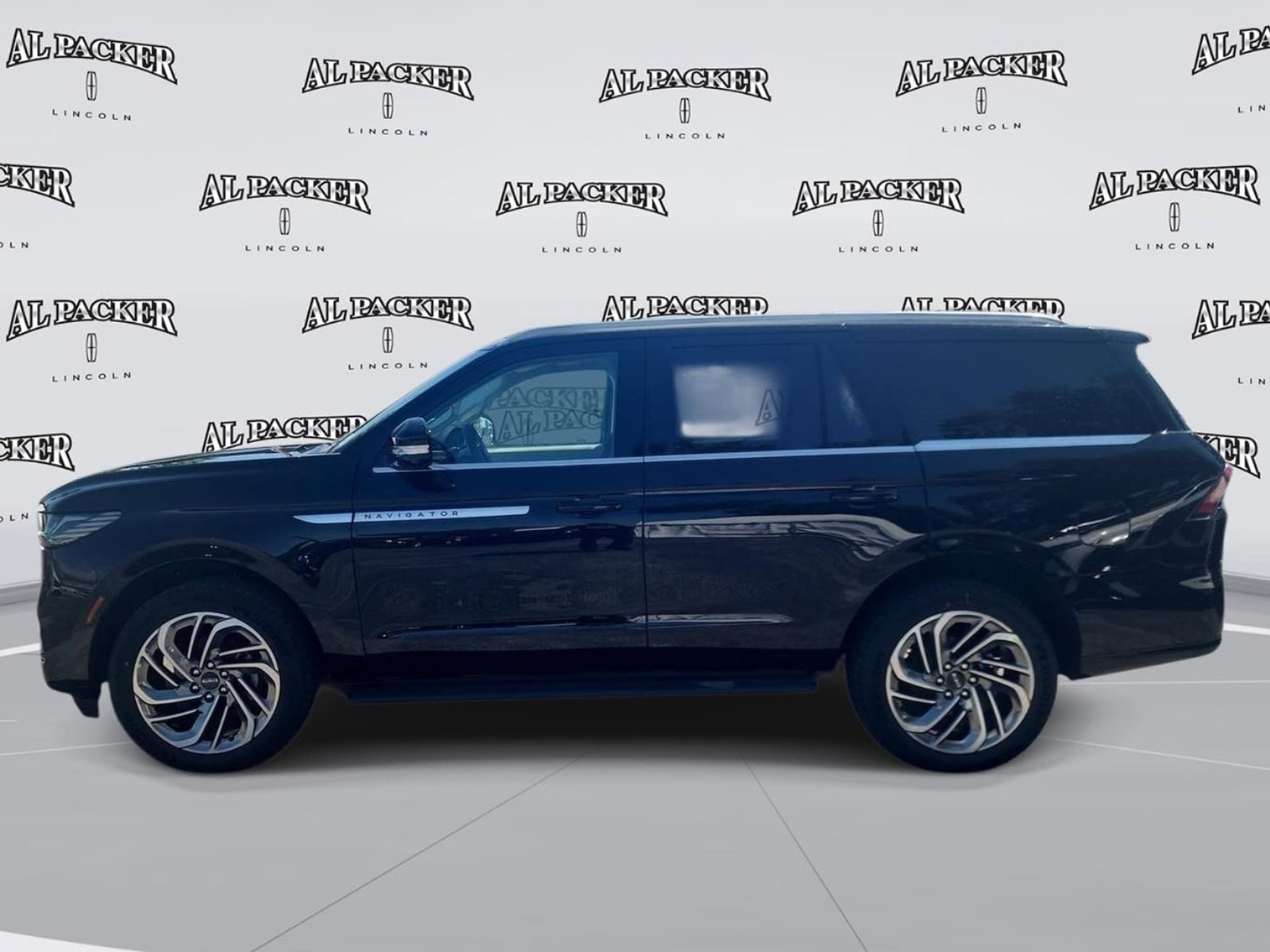 New 2026 Lincoln Navigator Premiere AWD/4WD image 2