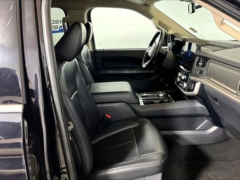 Certified 2024 Ford Expedition XLT RWD image 6