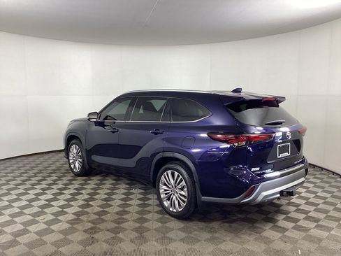 Used 2024 Toyota Highlander Platinum AWD/4WD image 4