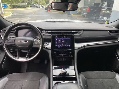 Used 2021 Jeep Grand Cherokee L Laredo image 15