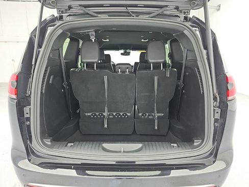 Used 2025 Chrysler Pacifica Select FWD image 49