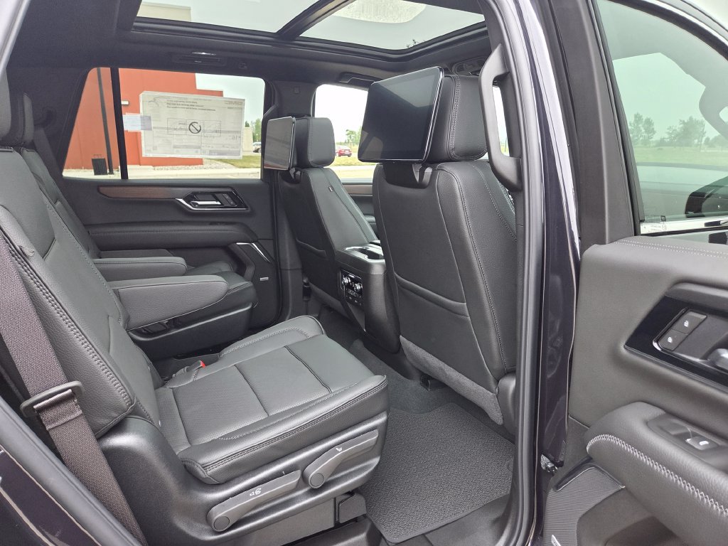 New 2026 GMC Yukon Denali w/ Denali Reserve Package AWD/4WD image 32