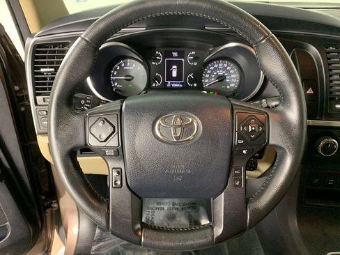 Used 2018 Toyota Sequoia Limited w/ Safety & Convenience Package AWD/4WD image 23