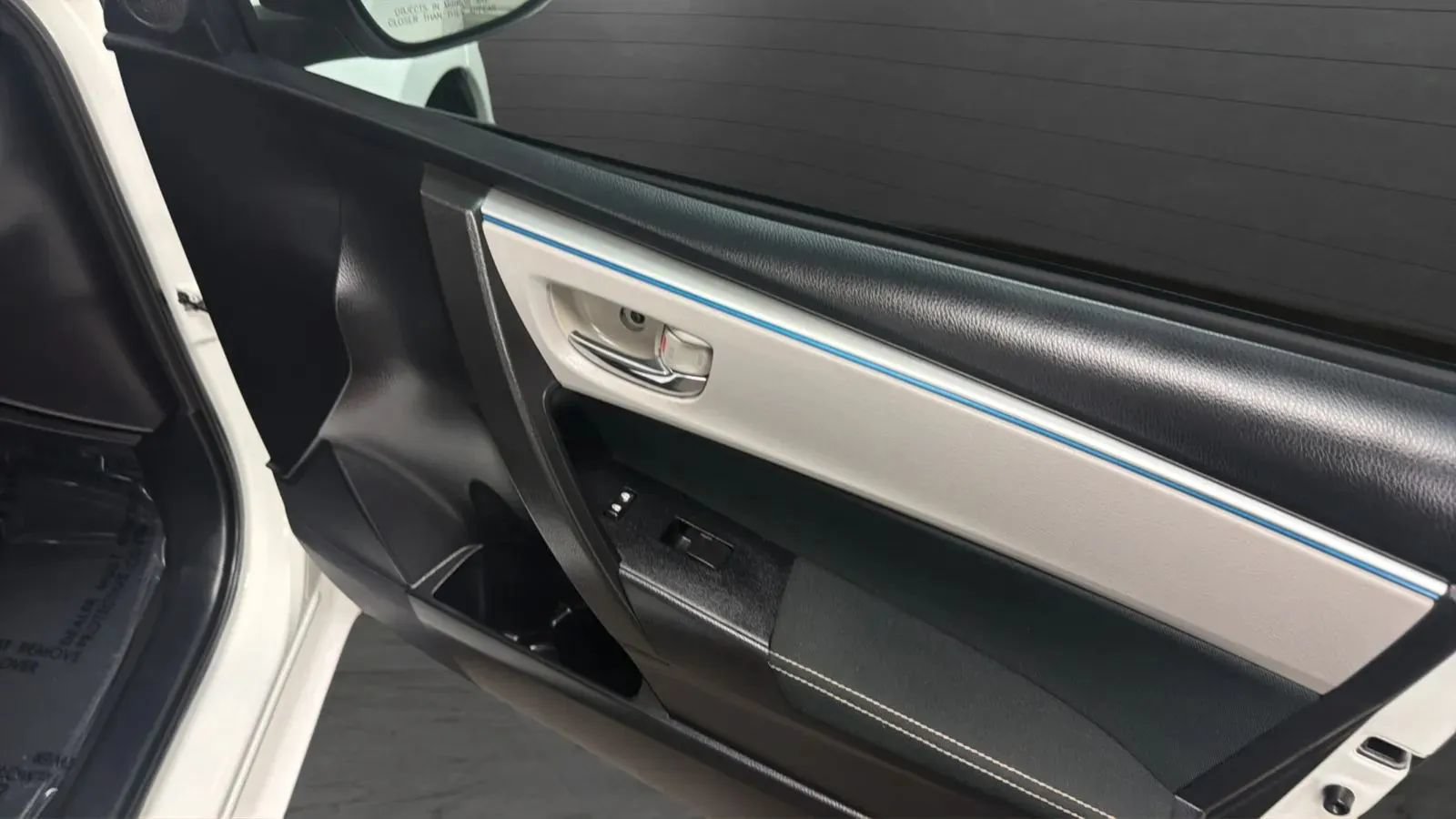 Used 2016 Toyota Corolla LE FWD image 17
